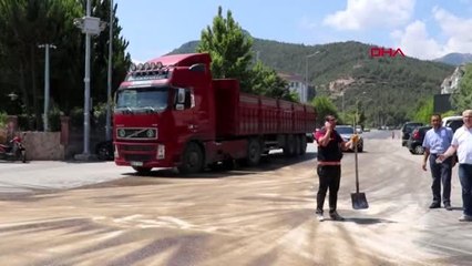 DENİZLİ TIR'IN YAKIT DEPOSUNA MAZGAL DEMİRİ SAPLANDI