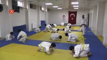 Hiperaktif kardeşler judoda başarıdan başarıya koşuyor