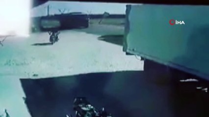 - Türkiye Ve Suriye Plakalı Tırların Çarpışma Anı Kamerada: 2 Yaralı