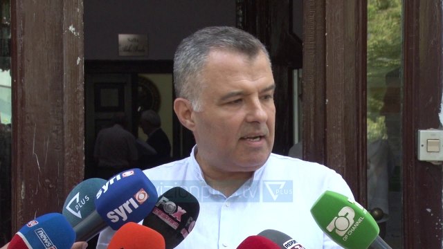Akademikët mbrojnë Gjinushin, kërkesë Metës për rishikim - News, Lajme - Vizion Plus