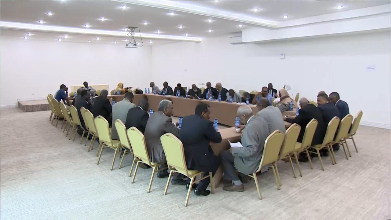 تأجيل التوقيع على المرسوم الدستوري بالسودان