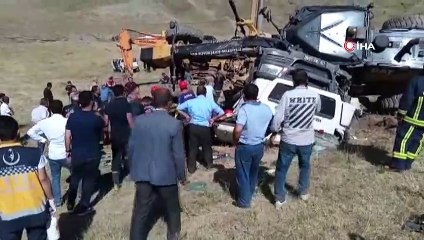 Greyder yüklü tır şarampole yuvarlandı: 4 yaralı