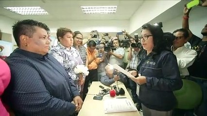 Duas mulheres são 1º casal gay a casar no Equador