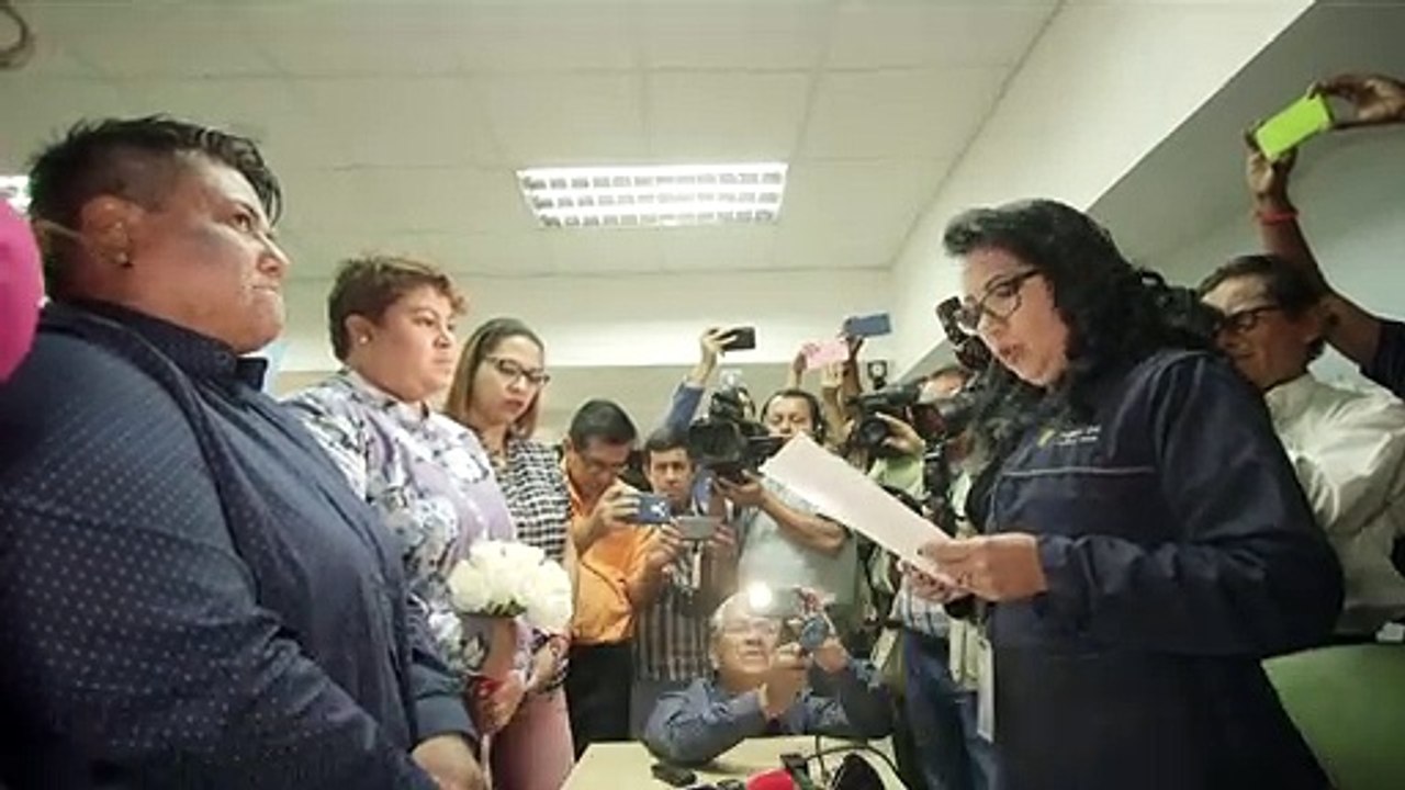 First same-sex couple gets married in Ecuador