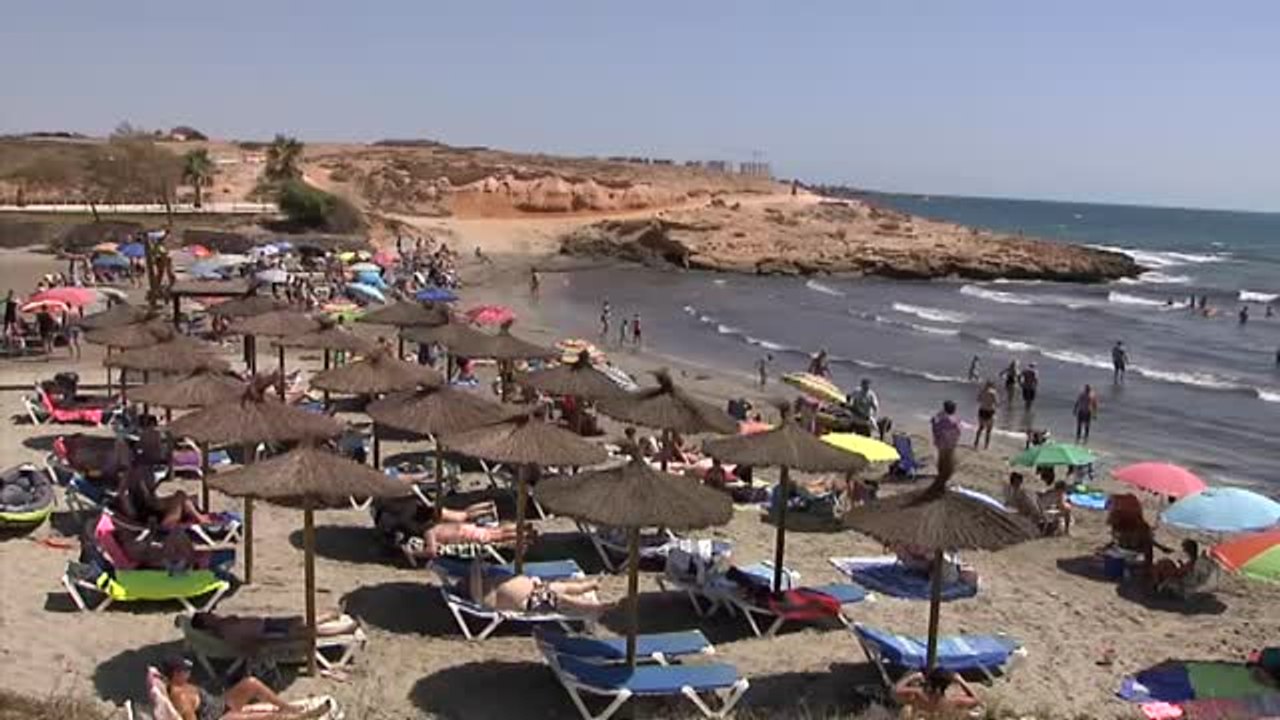 Aparece una urna funeraria en una playa de Orihuela