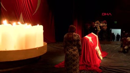 TİYATRO YAZARI TUNCER CÜCENOĞLU İÇİN TÖREN DÜZENLENDİ