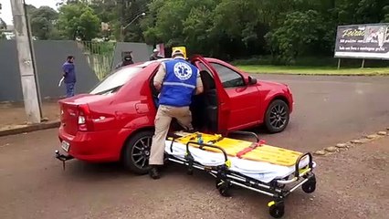 Van da saúde e Logan batem no Centro de Cascavel