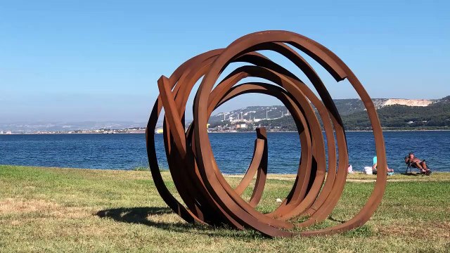 Martigues accueille les oeuvres de Bernar Venet