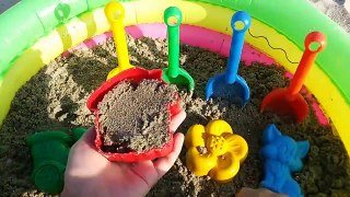 Colors Family Song with Sand Molds - Nursery Rhymes for Kids