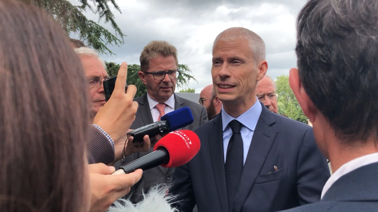 Le ministre de la Culture, Franck Riester, en visite au haras