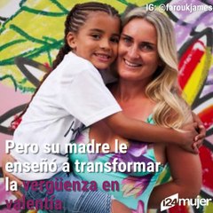 Este niño de pelo largo alza su voz en favor del amor propio