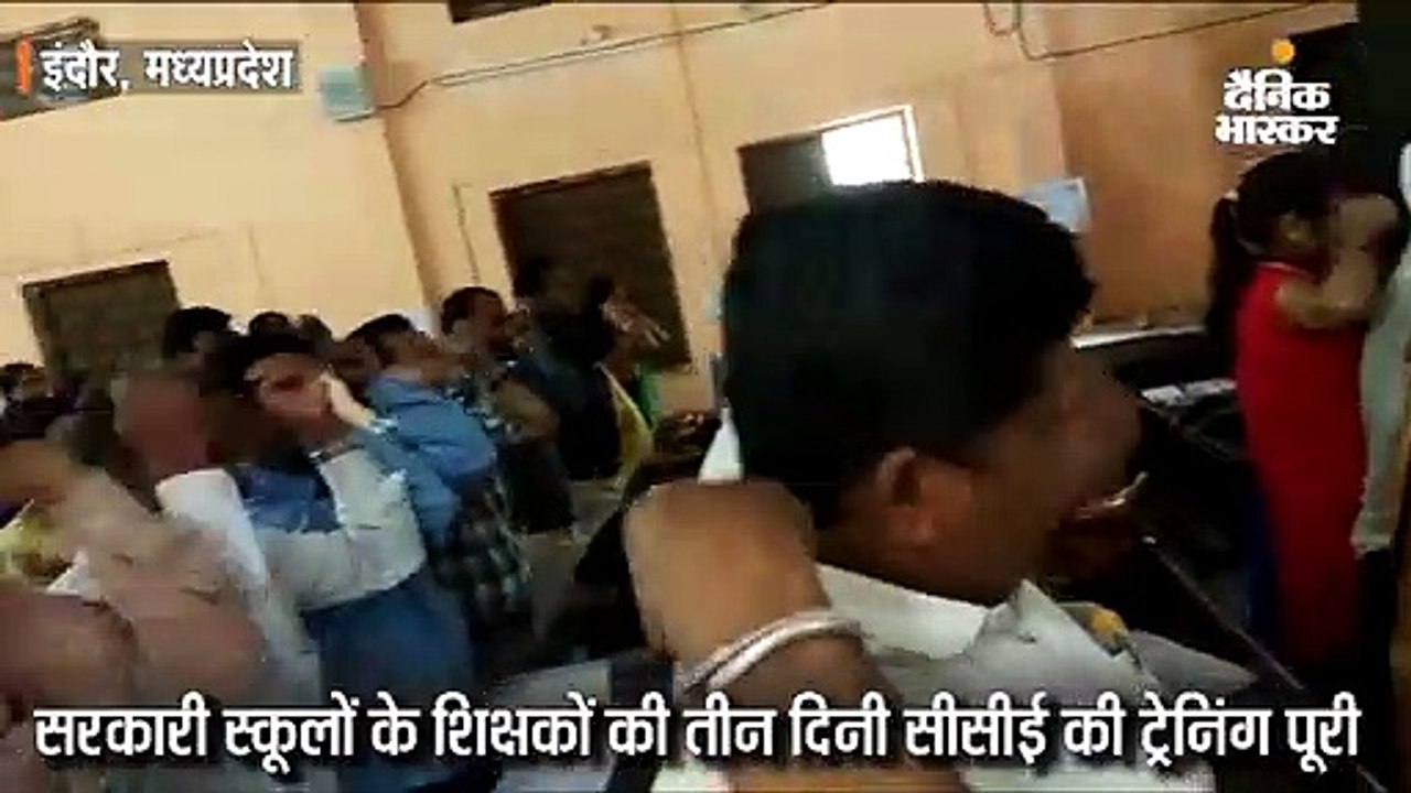 सीसीई की ट्रेनिंग में प्राचार्यों ने कागज से बन...
