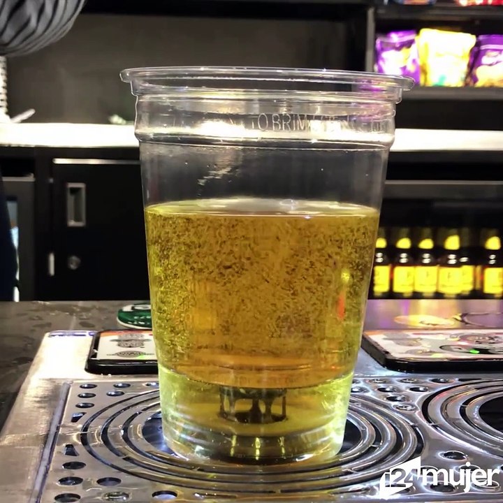 ¿Podrías servir una cerveza de abajo hacia arriba? Este sistema lo permite
