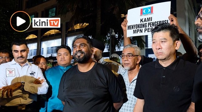 'Di mana Farhash?' - Penyokong berhimpun depan balai polis