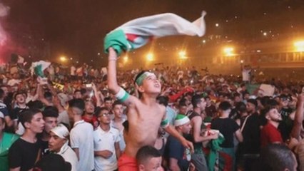 Argelia derrota a Senegal y alza su segunda Copa África 29 años después (C)