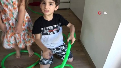 Evine hortumdan bir dünya kurdu...Küçük Poyraz’ın hortum merakı şaşkına çeviriyor