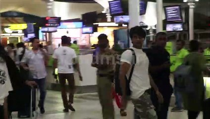 SOTY 2 actress Ananya Pandey's Airport Look | Watch Video