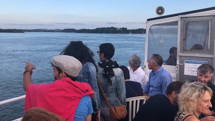 Début de soirée sur le bateau discothèque !