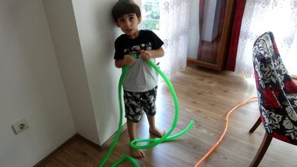 (Özel) Küçük Poyraz'ın hortum merakı şaşkına çeviriyor