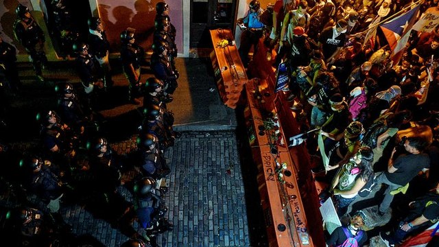 Puerto Ricaner fordern Gouverneur Rosselló zum Rücktritt auf