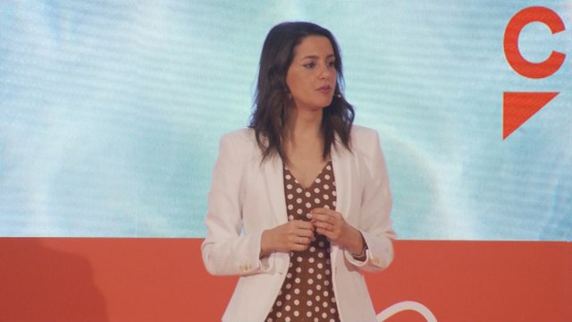 Arrimadas tacha de “culebrón del sillón” la negociación PSOE-Podemos