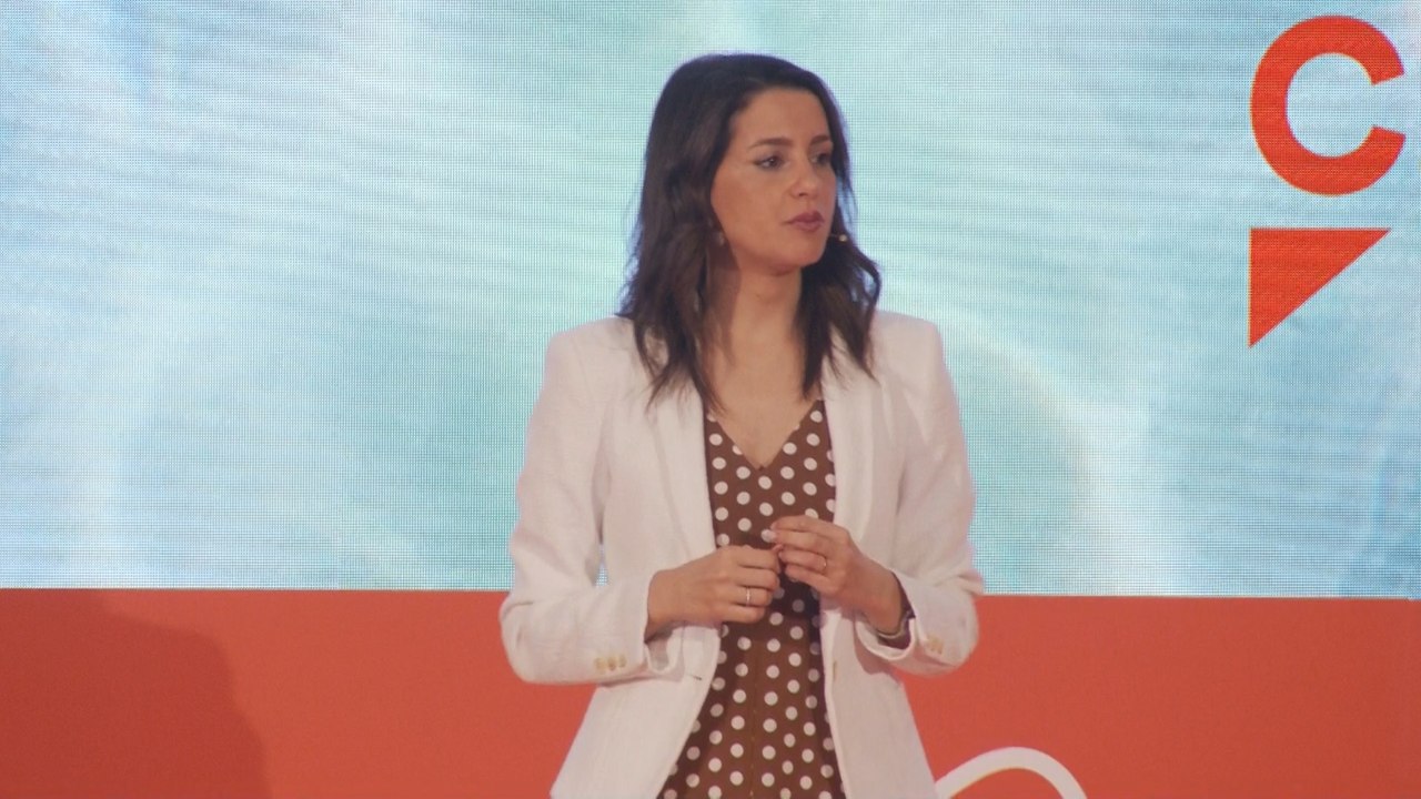 Arrimadas tacha de “culebrón del sillón” la negociación PSOE-Podemos