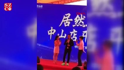 Ünlü aktör ve film yapımcısına bıçaklı saldırı kamerada