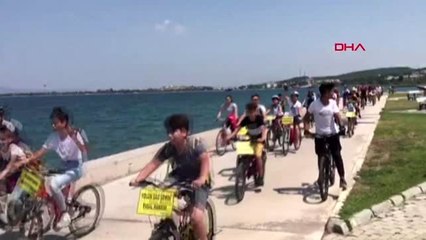 İZMİR BİSİKLETSEVERLERDEN 'TRAFİKTE BİZ DE VARIZ' ETKİNLİĞİ