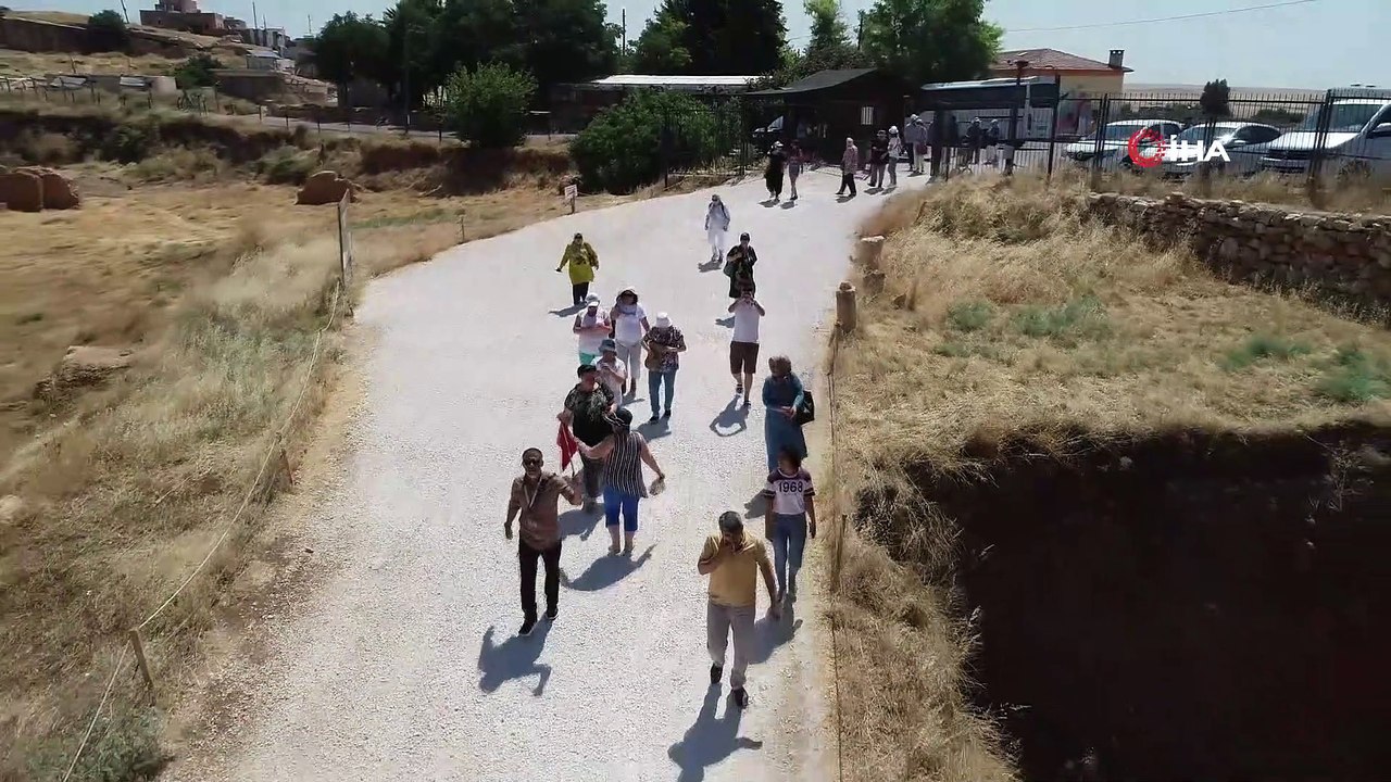 Dara Antik Kenti'nde açık galeri mezarlar havadan görüntülendi