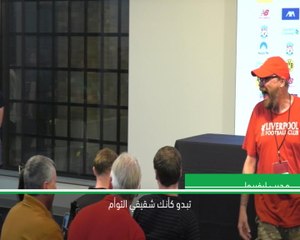 لقطة: كرة قدم: كلوب يعانق صحافيًا يشبهه