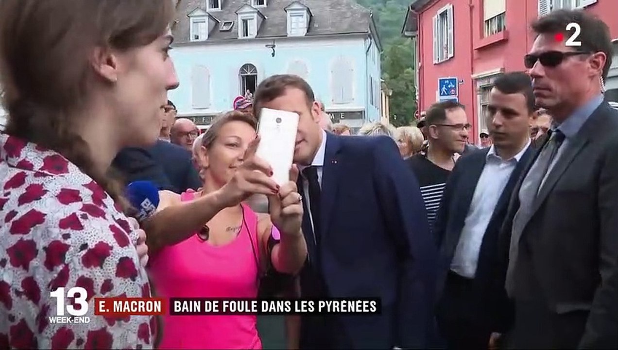 Emmanuel Macron s'offre un bain de foule à Bagnères-de-Bigorre