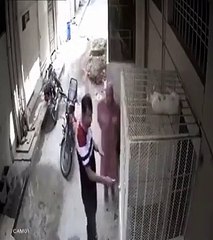 Il évite de justesse un vol de moto en rentrant chez lui !