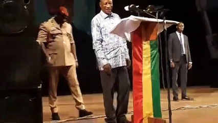 Gratuité de la césarienne: quand Alpha Condé presse un haut responsable des professionnels de la santé de s’engager