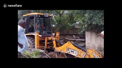 Earthmover rescues a stray bull trapped in a pit in India