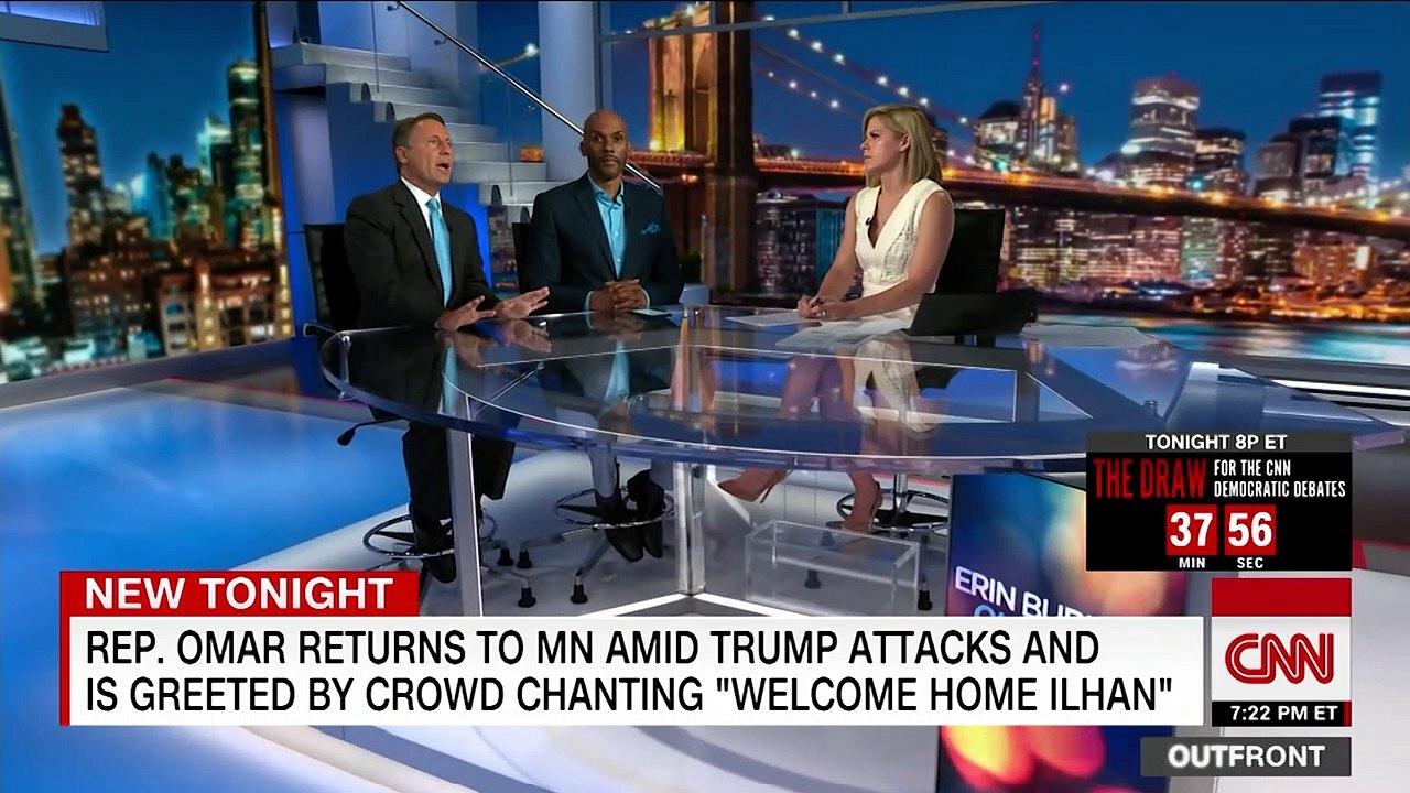 Crowd surprises Rep. Ilhan Omar at airport with new chant