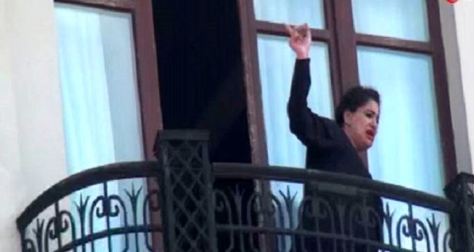 Otel balkonunda yardım çığlığı! Taksim'deki otelin balkonuna çıkan kadını polis kurtardı