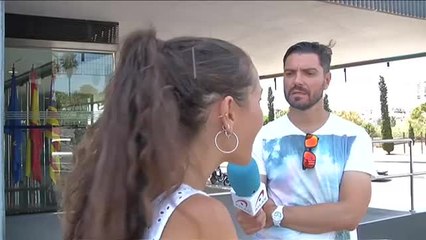 Le prohiben montarse en un avión por llevar un body