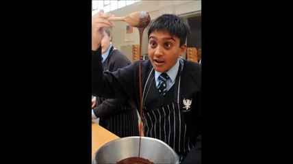 Celebrity chef give school demonstration