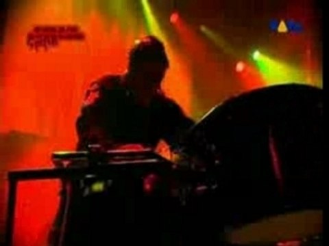 16-SlipKnoT Surfacing (2004-05-24 London, Astoria)