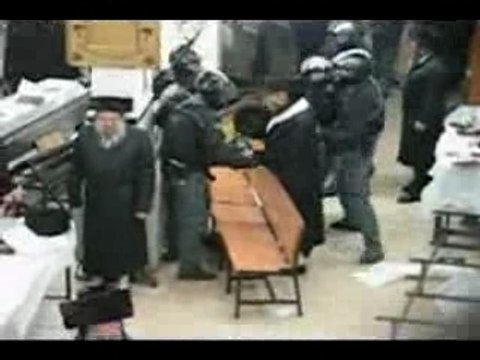 SIONISTES ATTAQUENT UNE Synagogue