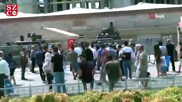 Taksim’de psikolojisi bozuk turist ortalığı ayağa kaldırdı
