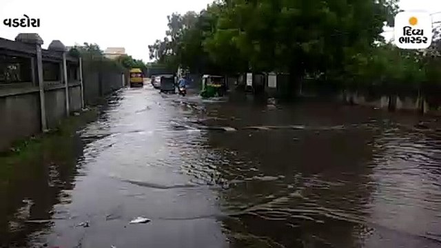 વડોદરા શહેરમાં વહેલી સવારથી વરસાદ, નીચાણવાળા વિસ્તારોમાં પાણી ભરાયા