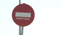 Casar de Cáceres instala señales de respeto al colectivo LGTBI