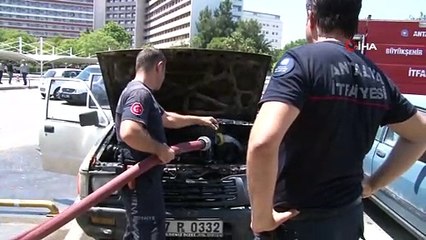 Yayladan gelen araç Antalya sıcağında alev aldı