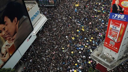 A hongkongi tüntetők nem állnak le, most már a kormányzót akarják megdönteni