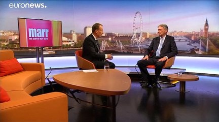 Két brit miniszter nem kér Boris Johnsonból