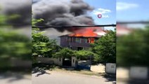 Silivri'de tadilat yapılan evin çatı katı alev alev yandı
