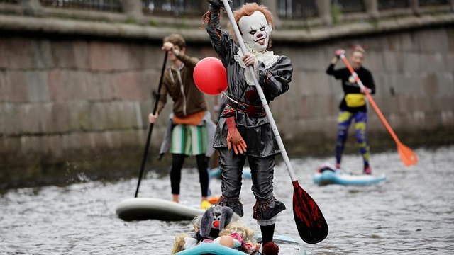 Провести карнавал на SUP-борде и не упасть в воду