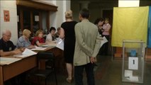 Ucrania celebra elecciones parlamentarias con el partido de Zelenski como favorito