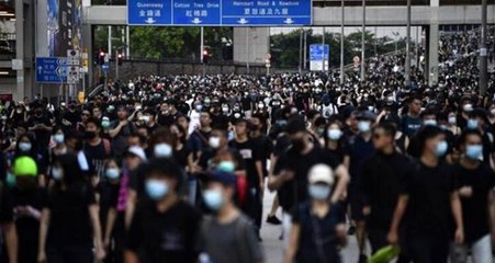 Hong Kong'da binlerce kişi yeniden sokaklarda